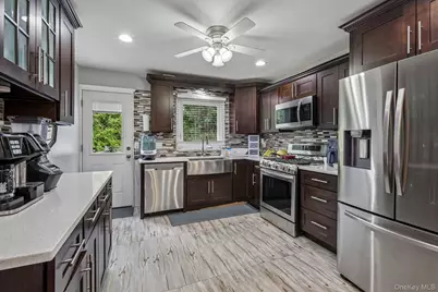 583 Bellevue Avenue N, Yonkers, NY 10703 - Photo 16