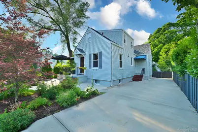 32 Franklin Avenue, Sea Cliff, NY 11579 - Photo 2