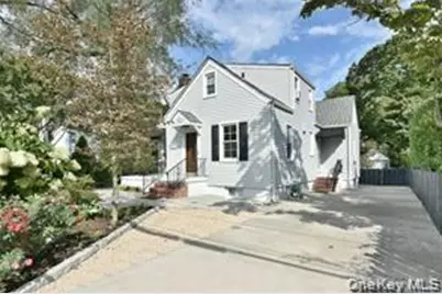 32 Franklin Avenue, Sea Cliff, NY 11579 - Photo 1