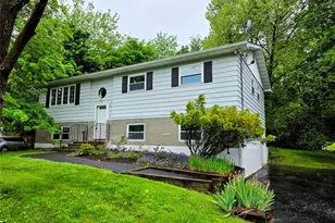 25 Oakwood Dr, Wappingers Falls, NY 12590 - Photo 2
