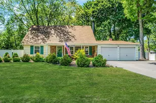 20 Wintergreen Dr, Coram, NY 11727 - Photo 2
