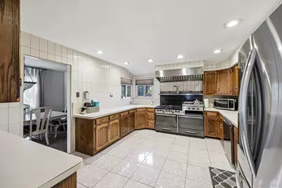 4 Sherbrooke Drive, Smithtown, NY 11787 - Photo 12