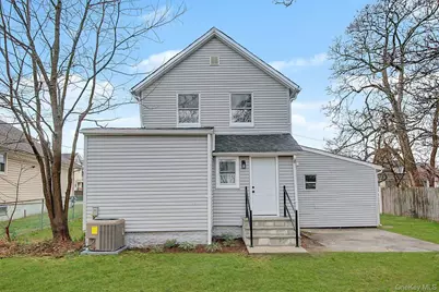 19 West Side Avenue, Bay Shore, NY 11706 - Photo 16