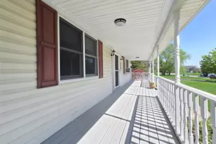 635 Farmveu Rd, Mattituck, NY 11952 - Photo 2