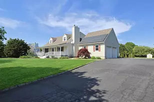 635 Farmveu Rd, Mattituck, NY 11952 - Photo 2
