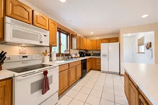 635 Farmveu Rd, Mattituck, NY 11952 - Photo 8