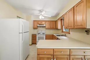 34 Julie Dr, Hopewell Junction, NY 12533 - Photo 10
