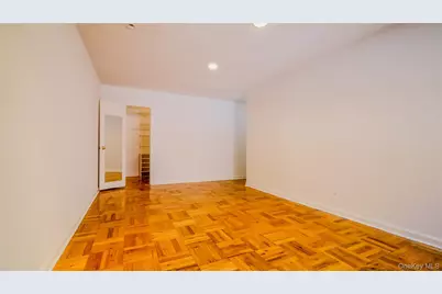 20 Canterbury Road #1P, Great Neck, NY 11021 - Photo 18