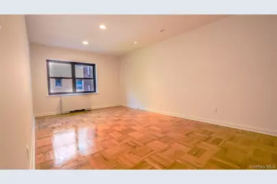 20 Canterbury Road #1P, Great Neck, NY 11021 - Photo 16