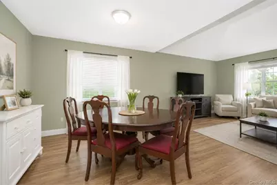 172 Mac Gregor Street, New York, NY 10309 - Photo 8