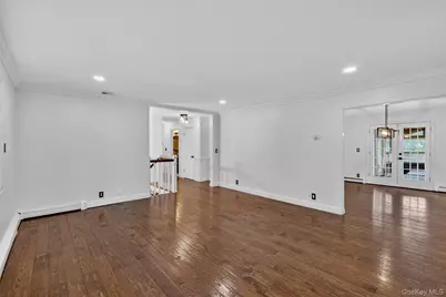 585 Bedford Road, Pleasantville, NY 10570 - Photo 16
