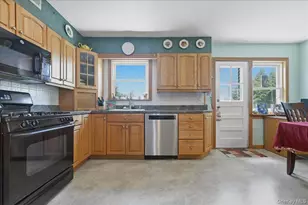 6369 Douglaston Pkwy, Douglaston, NY 11362 - Photo 10
