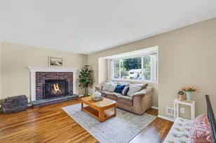 7 Berkeley Ave, Selden, NY 11784 - Photo 4