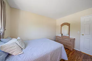 7 Berkeley Ave, Selden, NY 11784 - Photo 12
