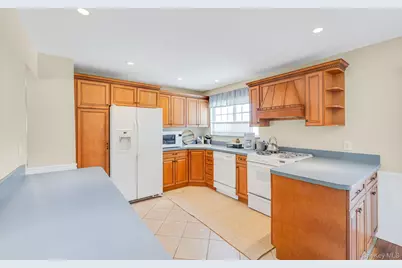 7 Berkeley Avenue, Selden, NY 11784 - Photo 8