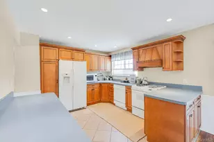 7 Berkeley Ave, Selden, NY 11784 - Photo 8