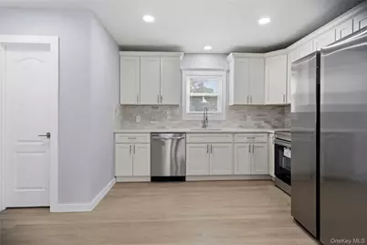 890 Kings Parkway, Baldwin, NY 11510 - Photo 6