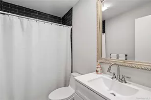 26 Tamara Ct, Melville, NY 11747 - Photo 16