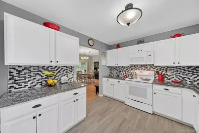 31 Bridgewater Way, Poughkeepsie, NY 12601 - Photo 8