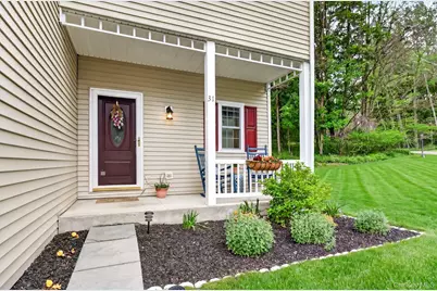 31 Bridgewater Way, Poughkeepsie, NY 12601 - Photo 2