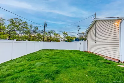 39 Pal Street, Plainview, NY 11803 - Photo 32