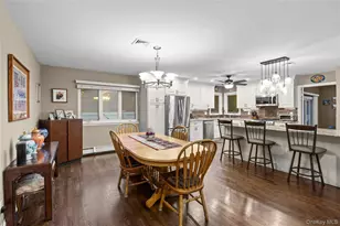 39 Pal St, Plainview, NY 11803 - Photo 8