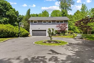 125 Hicks Ln, Great Neck, NY 11024 - Photo 2