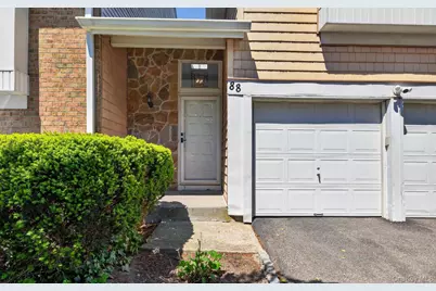 88 Hidden Ridge Drive, Syosset, NY 11791 - Photo 2