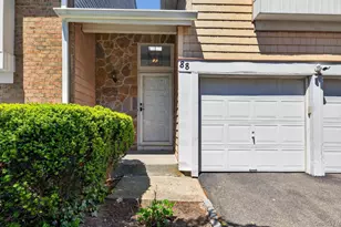 88 Hidden Ridge Dr, Syosset, NY 11791 - Photo 2