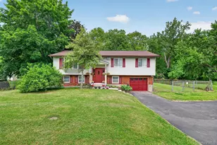 19 Victoria Dr, Newburgh, NY 12550 - Photo 2