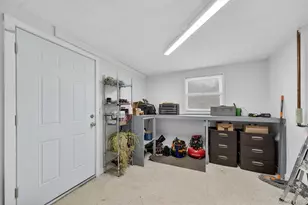 19 Victoria Dr, Newburgh, NY 12550 - Photo 42