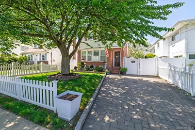 2015 Freeman Avenue, East Meadow, NY 11554 - Photo 4