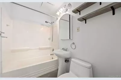 23 Vista Lane, Levittown, NY 11756 - Photo 6