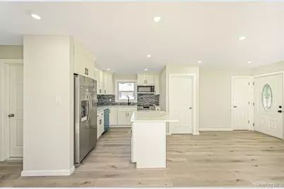 180 Park Avenue, Deer Park, NY 11729 - Photo 4