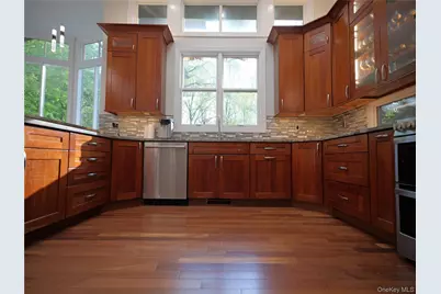 31 Dawn Lane, Suffern, NY 10901 - Photo 8