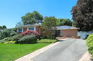 32 Randy Ln, Plainview, NY 11803 - Photo 2