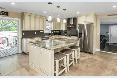 2 Vermont Street, Lindenhurst, NY 11757 - Photo 8
