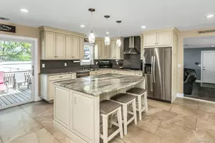 2 Vermont St, Lindenhurst, NY 11757 - Photo 8