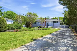 1072 Connetquot Ave, Central Islip, NY 11722 - Photo 32