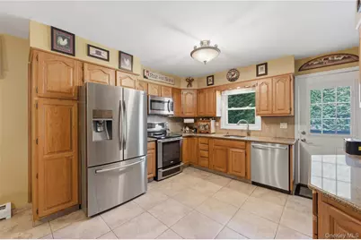73 Danbury Street, Bay Shore, NY 11706 - Photo 8