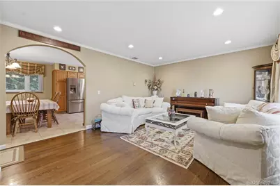 73 Danbury Street, Bay Shore, NY 11706 - Photo 4