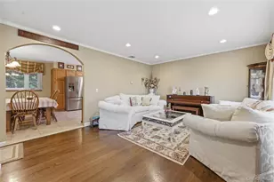 73 Danbury St, Bay Shore, NY 11706 - Photo 4