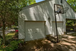 179 Dix Hills Rd, Dix Hills, NY 11746 - Photo 26