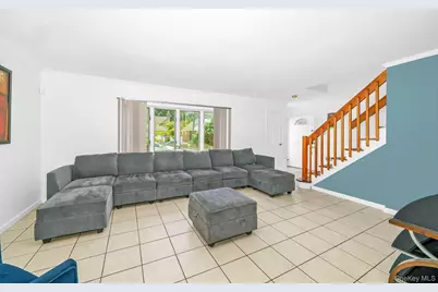 87 E Fenimore Street, Valley Stream, NY 11580 - Photo 4