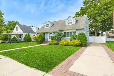 87 E Fenimore Street, Valley Stream, NY 11580 - Photo 2