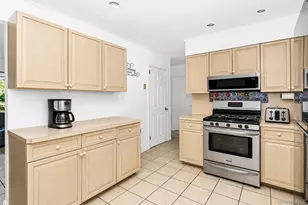 87 E Fenimore St, Valley Stream, NY 11580 - Photo 14