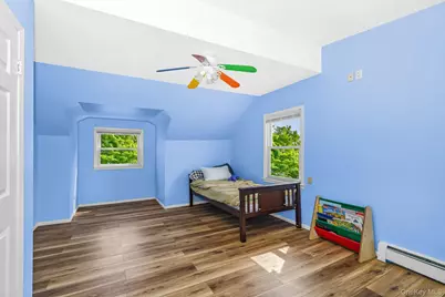 87 E Fenimore Street, Valley Stream, NY 11580 - Photo 18