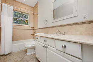 154 A Stony Hollow Rd, Greenlawn, NY 11740 - Photo 22