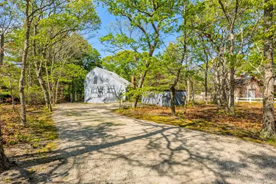 37 Blue Jay Way, East Hampton, NY 11937 - Photo 4