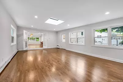 18 Pine Drive N, Roslyn, NY 11576 - Photo 8